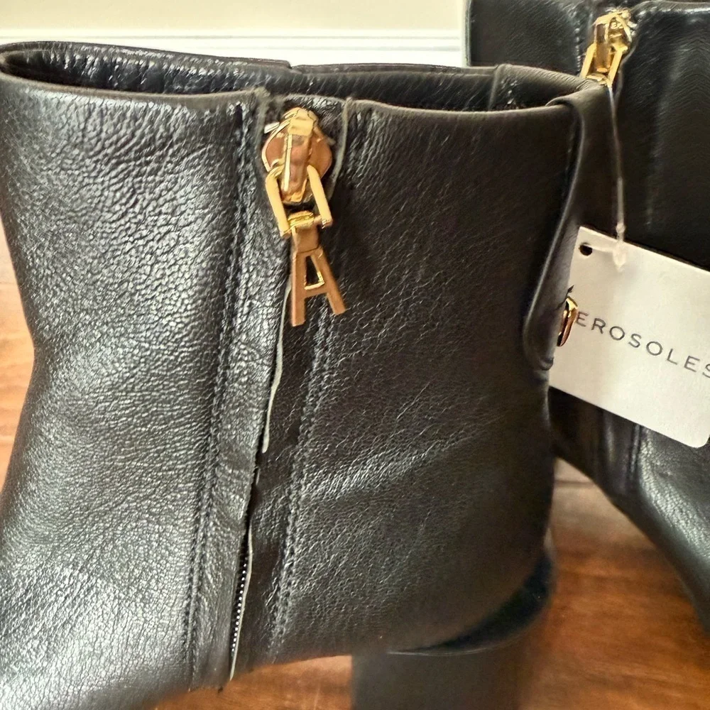 AEROSOLES NWT Ortona Black Ankle Boots with Gold Zippers &Block Heel -Size 5.5